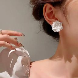 Estailo fashion Artificial Beads Beaded Floral Studs-21