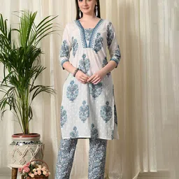 Vaimiya Women Floral Printed Regular Pure Cotton Kurta with Trousers-image-64