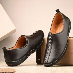 Vellinto Men Slip-On Round Toe Mojaris-image-57