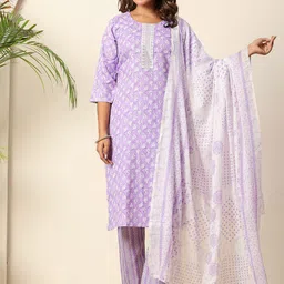 Nehamta Women Floral Printed Kurta with Trousers & Dupatta-picture-49