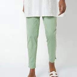 max Women Slim Fit Mid-Rise Flat-Front Cotton Regular Trousers-picture-7