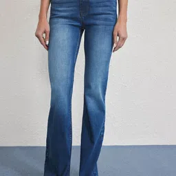 Trendyol Women Regular Fit Mid-Rise Low Distress Light Fade Jeans-image-93