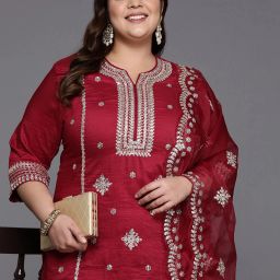 Women Silk Blend Kurta Pant Dupatta Set-image-12