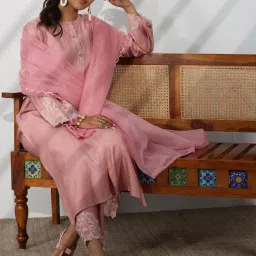 Women Silk Blend Kurta Pant Dupatta Set-image-23