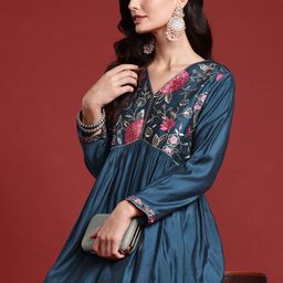 Indo Era Floral Embroidered Empire Sequinned Liva Kurta with Trousers-picture-28