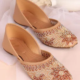 Anouk Women Embellished Ethnic Mojaris Flats-picture-21