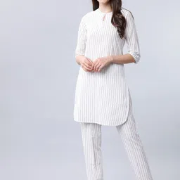 Vishudh Women Off-White & Black Striped Straight Kurta-19