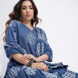 HERE&NOW Indie Floral Printed Kurta with Trousers & Dupatta-image-27