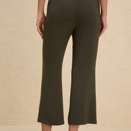 Nykd By Nykaa Summer Essential Super Soft and Comfy Modal Cropped Pants image 2