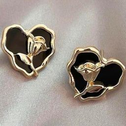 Tipsy closet Heart Shaped Studs Earrings-image-72