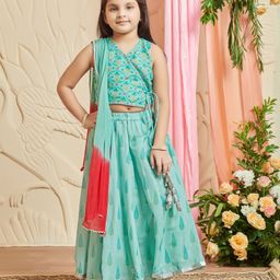 MASTARANG Sleeveless Floral Motif & Leaves Printed Lehenga Choli With Lace Embellished Dupatta Set - Aqua Green-image-4