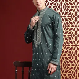 MANQ Men Embroidered Thread Work Kurta-9