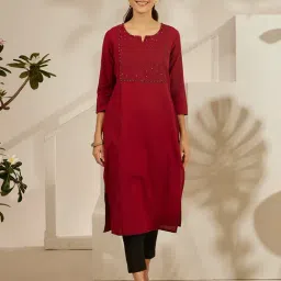 Daali Maroon Cotton Flax Round Neck 3/4 Sleeves Smart Formals Kurta with Two Pockets-picture-3