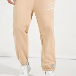 Styli Men Beige Relaxed Fit Pure Cotton Terry Jogger With Side Cord And Embroidery Detail-image-61
