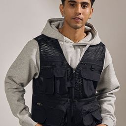 Espanshe Men Solid Zippered Cargo Gilet Jacket-image-44