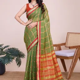 Green Soft Cotton Saree With Zari Lace Border And Contrast Blouse-image-3