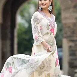 DIVASTRI Women Embroidered Regular Kurti with Trousers & With Dupatta image 2