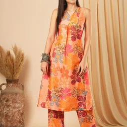 Globus Women Floral Printed Panelled Kurta with Trousers-28
