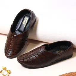 Tiny Bugs Boys Textured Ethnic Mojaris image 1