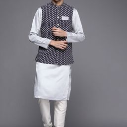 Manyavar Men Blue Ethnic Motifs Yoke Design Kurta with Churidar & Jacket-32