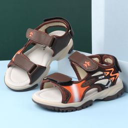 Cute Walk by Babyhug Sandals Velcro Closure with star Applique - Coffee-image-10