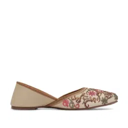 Iconics Women's Cream Ethnic Juttis-image-26