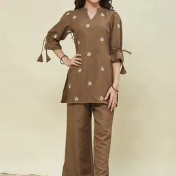 CurlyTales Girls Ethnic Motif Embroidered Thread Work Kurta with Palazzos-picture-8