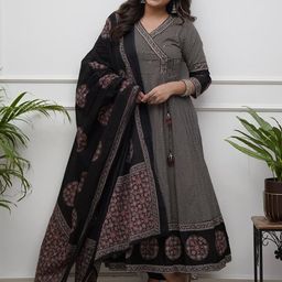 JAPNAAM Chevron Printed V-Neck Angrakha Sequinned Anarkali Kurta With Trousers & Dupatta-picture-16