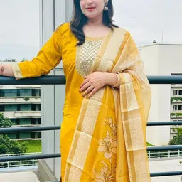 VredeVogel Geometric Yoke Design Zari Straight Kurta With Trouser And Dupatta image 5