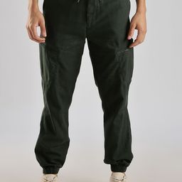 NEVER NEUD Men Relaxed Fit Cross Pocket Cargos Joggers-image-98