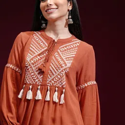 Vishudh Women Print Mandarin Collar Self Design Top-image-80