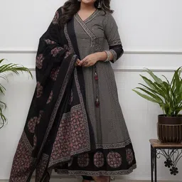 Lilots Women Chevron Printed Kurta & Trousers With Dupatta-image-1