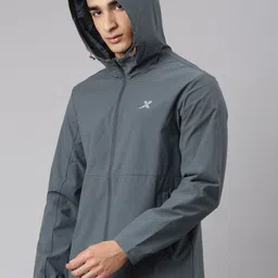Xtep Men Geometric Windcheater Running Sporty Jacket-image-21