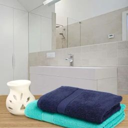 Creeva Sea Green & Navy 525 GSM Cotton Bath Towel Set of 2-image-18