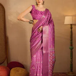 Mitera Ethnic Motifs Zari Silk Blend Sungudi Saree-picture-41