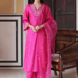 GRIOPY Women Floral Embroidered Kurta with Trousers & Dupatta-image-34