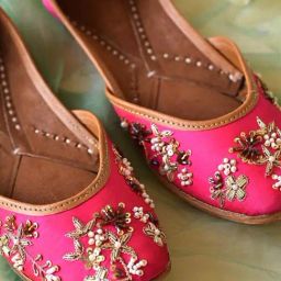 Scentra Women's Maroon Ethnic Juttis-image-16