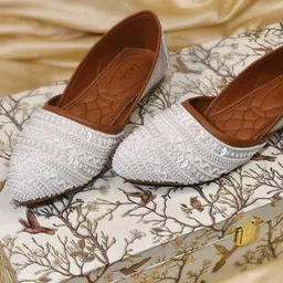 YASSIO Women Embellished Mojaris Flats-picture-34