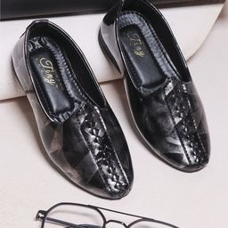 Tiny Bugs Abstact Designed Glossy Finished Ethnic Mojaris - Black-image-53