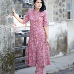 DIVASTRI Floral Printed Mandarin Collar A-Line Kurta With Trouser image 4