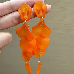 StyleCast x Revolte Leaf Shaped Drop Earrings-10