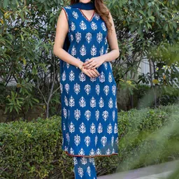 BAESD Ethnic Motifs Printed V-Neck Sleeveless Pure Cotton Kurta With Trousers & Dupatta-picture-33