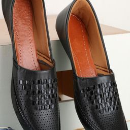 RRJ Men Textured Patent Leather Mojaris-image-70