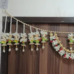 Nutts Bandhanwar White & Beige Papergajra With Jhumki Hanging Garlands-image-65