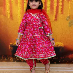 BownBee Pure Cotton Three Fourth Sleeves Floral Printed Gota Lace Embellished Suit Set With Dupatta - Red-picture-16