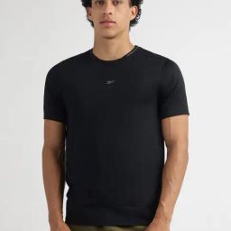 Reebok Black Regular Fit Textured T-Shirt-picture-14