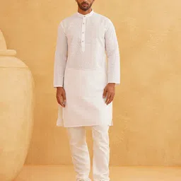 SOJANYA Men Embroidered Chikankari Kurta-image-30