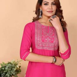 Rangita Fuchsia Regular Fit Embroidered Kurtas image 5