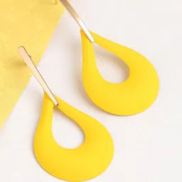 DressBerry Gold-Plated Teardrop Shaped Drop Earrings-11
