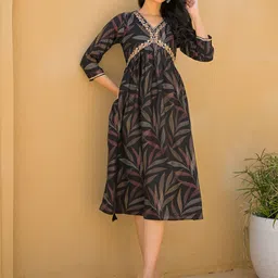 Label Khoj Women Floral Printed V-Neck Kurta-image-21